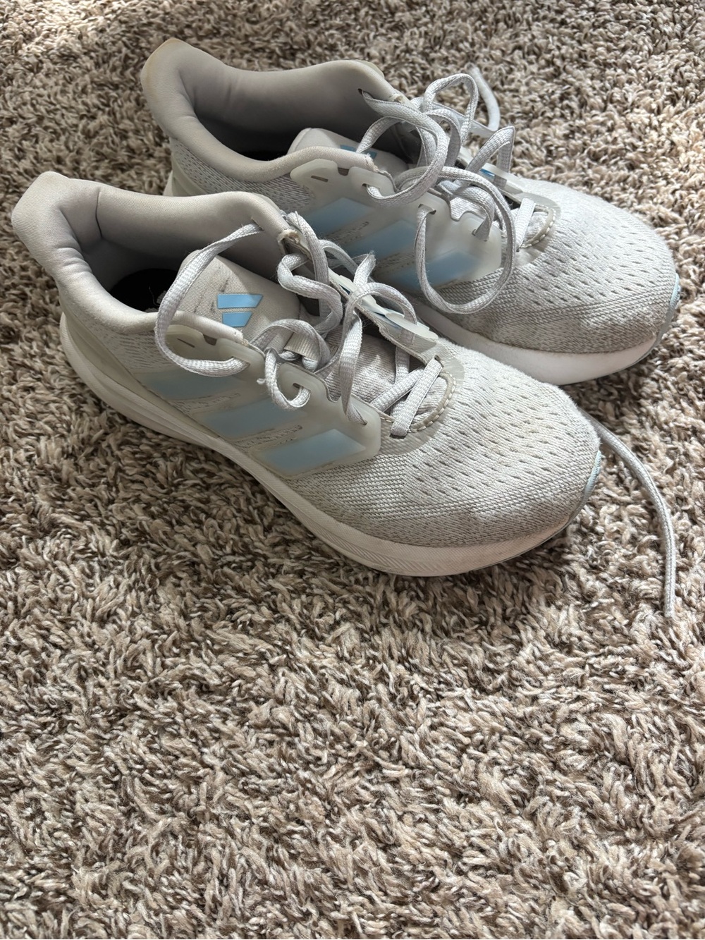 Adidas Girls’ Light Gray UltraRun Sneakers with Subtle Blue Accents